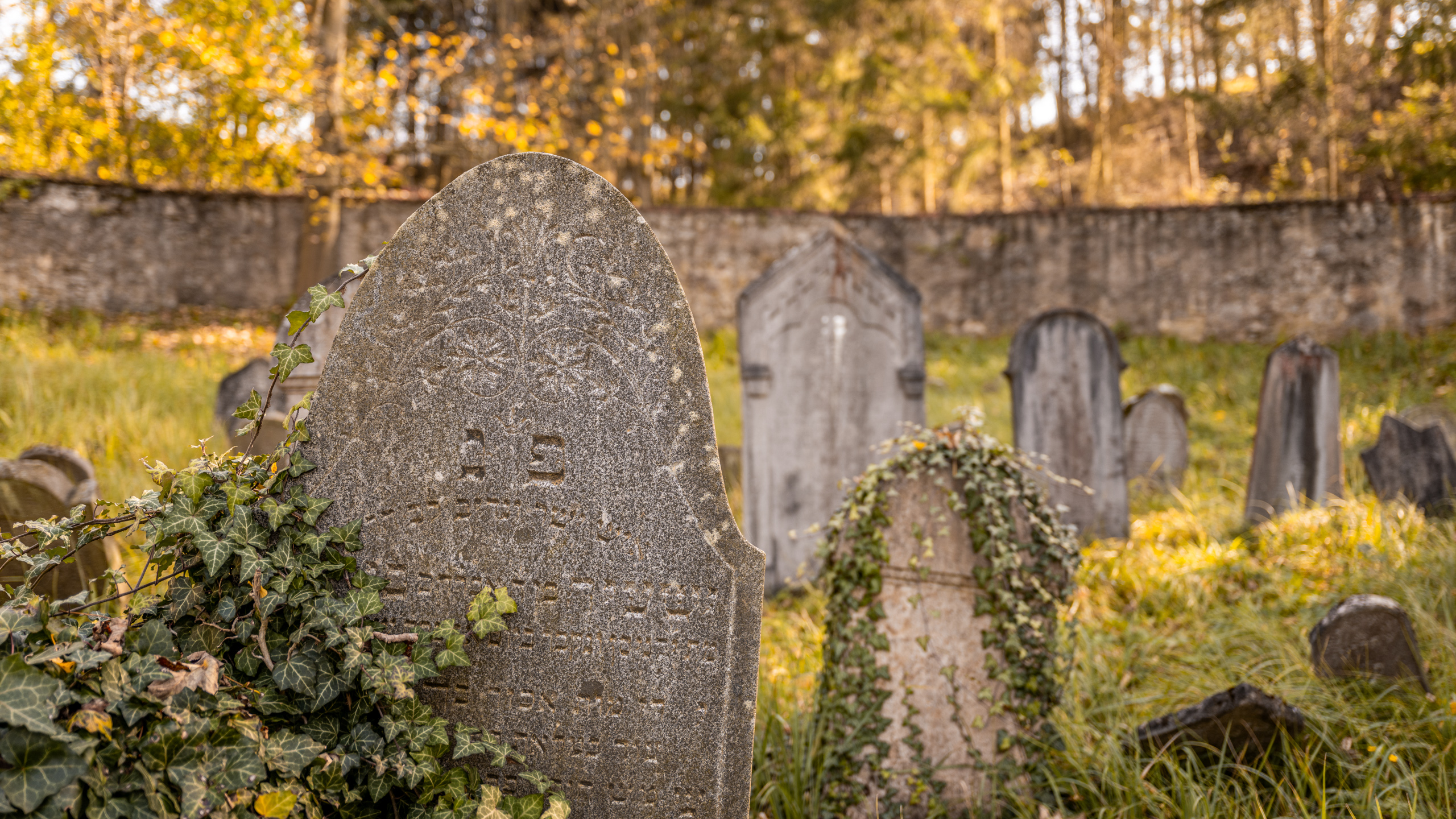 Po stopách příběhů za hřbitovní zdí: Funerální turistika na Vysočině