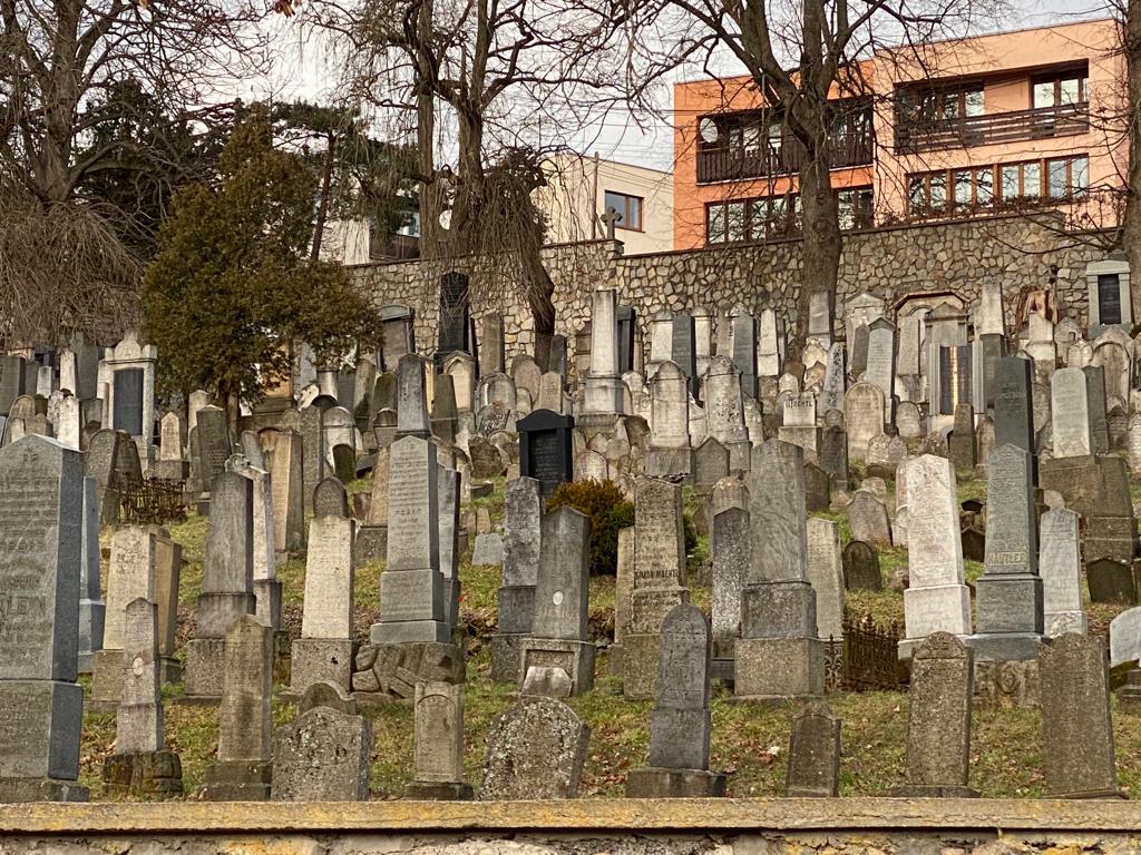 Po stopách příběhů za hřbitovní zdí: Funerální turistika na Vysočině